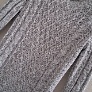 Old Navy Women's Light Gray Cable Knit Sweater